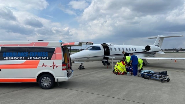 Реанимобиль или самолет: варианты транспортировки пациента из Украины в Европу - фото1