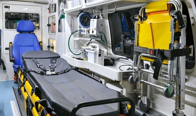 Реанимобиль или самолет: варианты транспортировки пациента из Украины в Европу - фото3