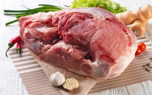 Свинина: що це за м'ясо, плюси та мінуси, популярні страви - фото1