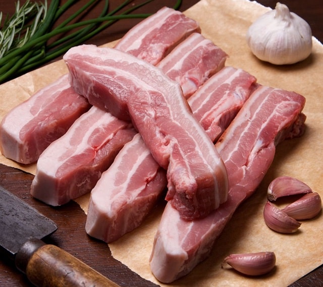 Свинина: що це за м'ясо, плюси та мінуси, популярні страви - фото2
