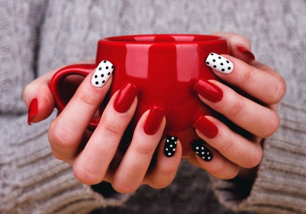 Красный гель лак: модные идеи дизайна ногтей - фото6