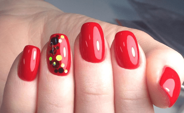 Красный гель лак: модные идеи дизайна ногтей - фото8