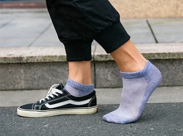 Какие носки подходят для лета, зимы и межсезонья: практичный разбор - фото2 Какие носки подходят для лета, зимы и межсезонья: практичный разбор - фото2