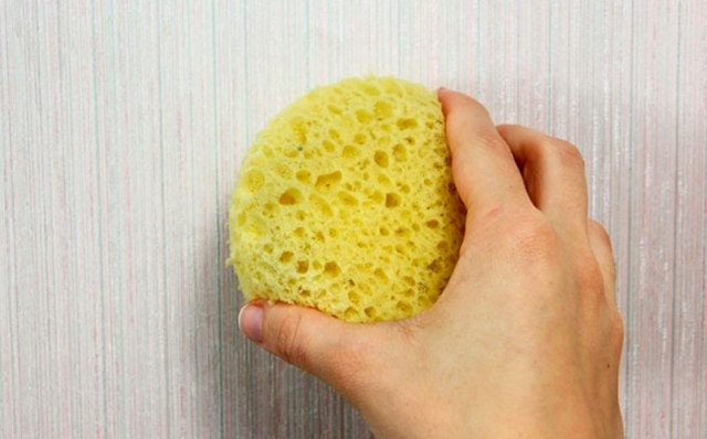 Как снять жидкие обои со стен в домашних условиях - фото1