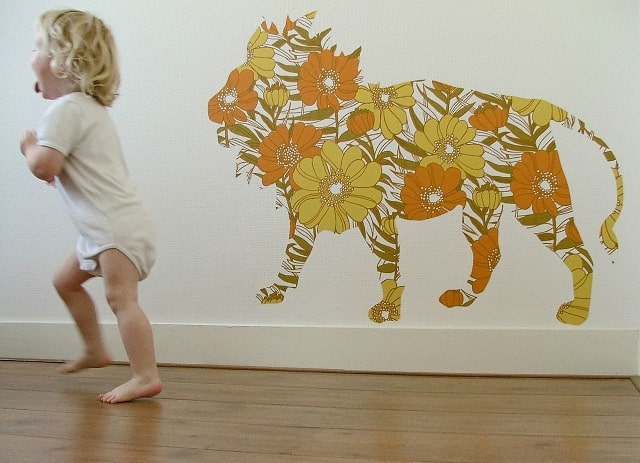 Оформляем интерьер наклейками на стену: особенности, плюсы и минусы, идеи - фото1