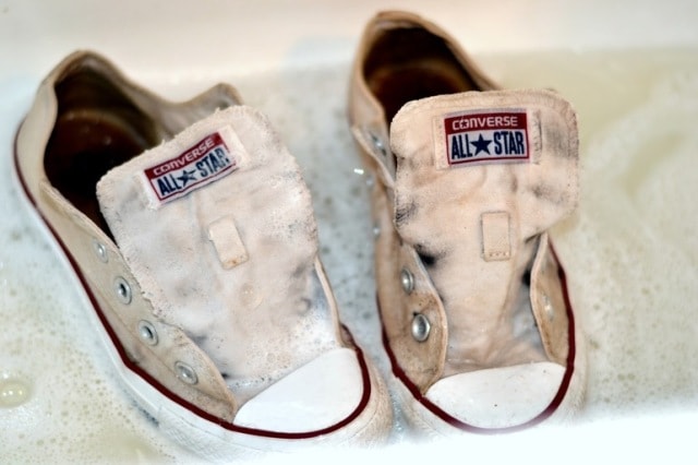 Как почистить белые кеды из ткани: полезные советы - фото3 Как почистить белые кеды из ткани: полезные советы - фото3
