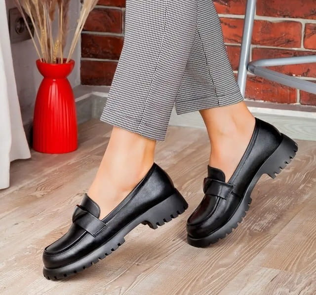 Модні жіночі лофери цього року: які моделі в тренді та як вибрати свою пару - фото1 Модні жіночі лофери цього року: які моделі в тренді та як вибрати свою пару - фото1