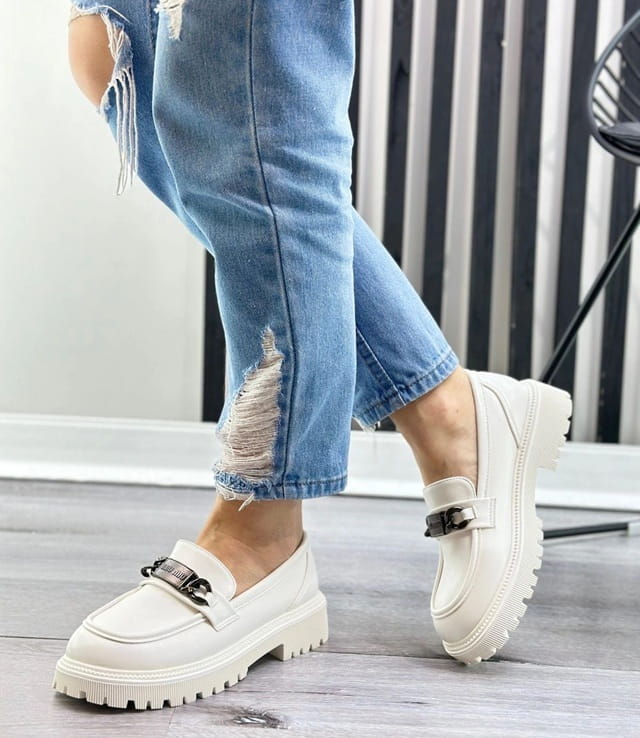 Модні жіночі лофери цього року: які моделі в тренді та як вибрати свою пару - фото3 Модні жіночі лофери цього року: які моделі в тренді та як вибрати свою пару - фото3