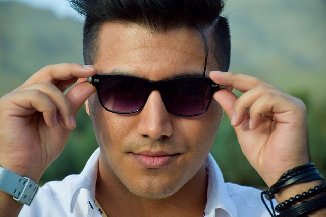 Какими должны солнцезащитные очки быть: материалы линз и оправы - фото3 Какими должны солнцезащитные очки быть: материалы линз и оправы - фото3