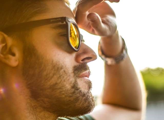 Какими должны солнцезащитные очки быть: материалы линз и оправы - фото5 Какими должны солнцезащитные очки быть: материалы линз и оправы - фото5