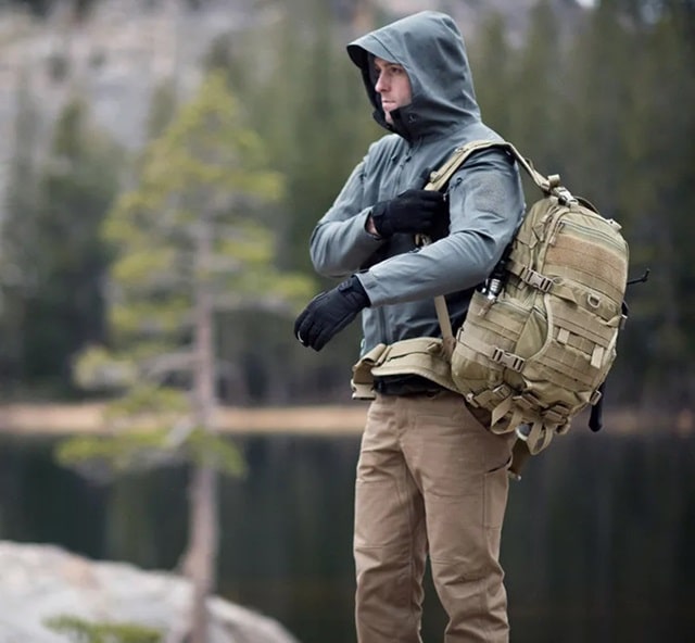 Softshell куртка: выбираем одежду для туристов со стажем - фото1