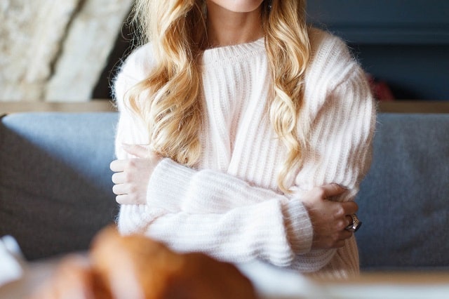 Женский свитер: виды и особенности, с чем носить - фото1