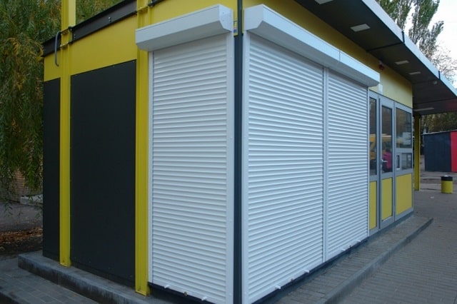 Защитные роллеты на окна: виды и особенности, как выбрать - фото3 Защитные роллеты на окна: виды и особенности, как выбрать - фото3