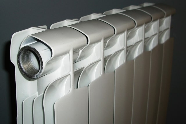 Какой радиатор отопления лучше выбрать для квартиры: алюминий или биметалл - фото1