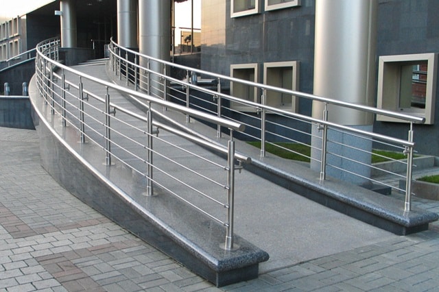 Пандусы для инвалидов: что это такое и как работает - фото1