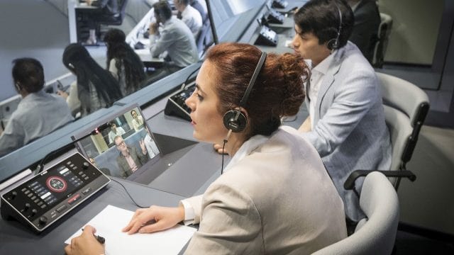 Синхронный перевод: что это такое и где используется - фото4