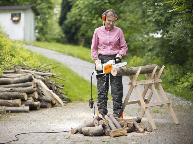 Бензопила или электропила: что лучше для дачи, плюсы и минусы - фото2 Бензопила или электропила: что лучше для дачи, плюсы и минусы - фото2