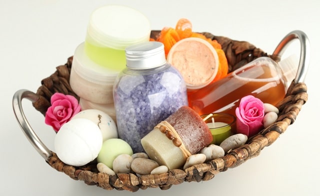 Що подарувати свекрусі на 8 березня: недороге та приємне - фото1