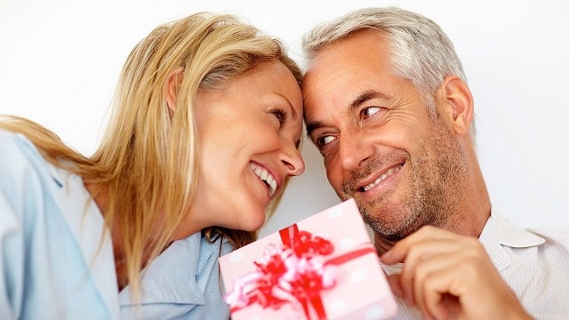 Что подарить женщине на 40 лет в День рождения: интересные идеи подарков - фото1