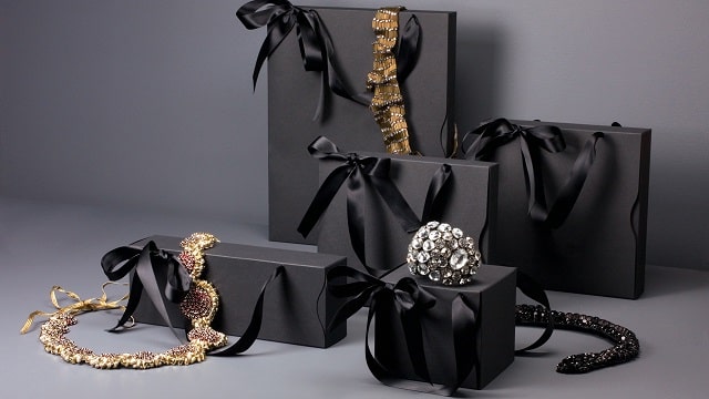 Что подарить женщине на 40 лет в День рождения: ювелирные украшения - фото3