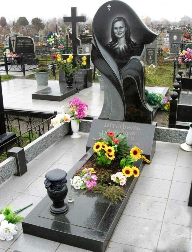 Виды памятников на могилу: материалы, формы, особенности - фото4