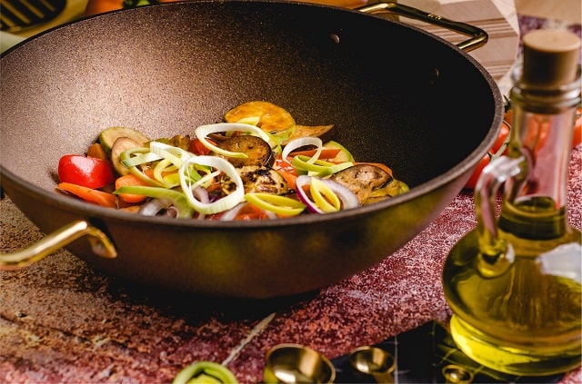 Сковорода WOK: что это такое, отличия от обычной, как выбрать - фото1 Сковорода WOK: что это такое, отличия от обычной, как выбрать - фото1