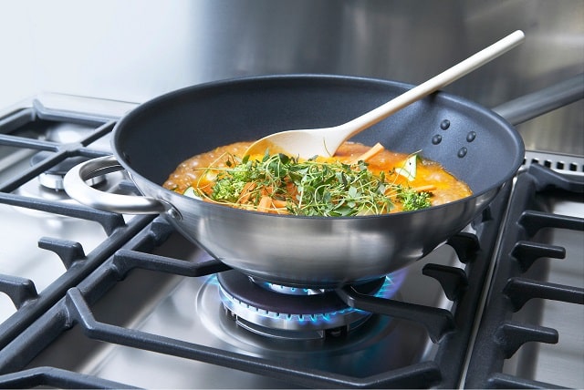 Сковорода WOK: что это такое, отличия от обычной, как выбрать - фото4 Сковорода WOK: что это такое, отличия от обычной, как выбрать - фото4