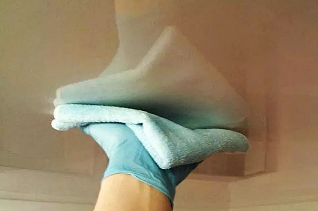 Натяжной потолок: как ухаживать, мыть (без разводов), содержать в чистоте - фото2 Натяжной потолок: как ухаживать, мыть (без разводов), содержать в чистоте - фото2