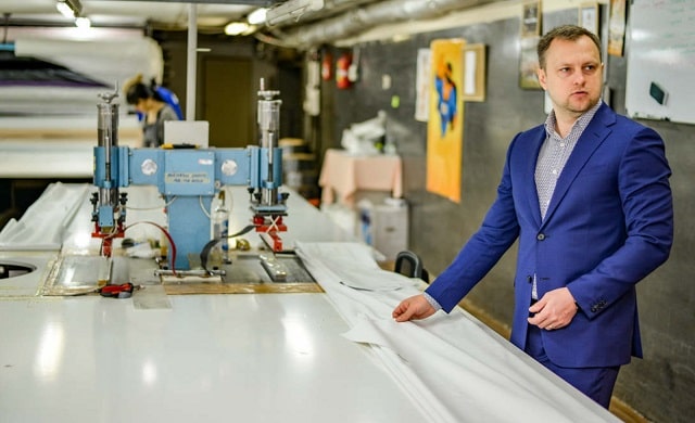 Особливості виробництва натяжних стель: спайка швів, монтаж - фото3 Особливості виробництва натяжних стель: спайка швів, монтаж - фото3