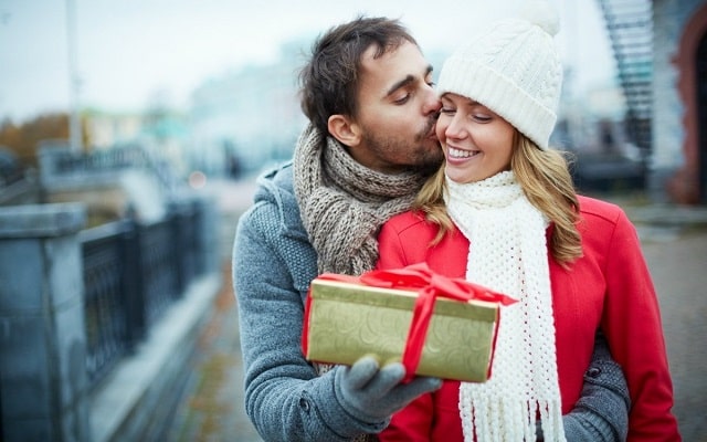 Что подарить жене на День рождения: идеи подарков - фото4