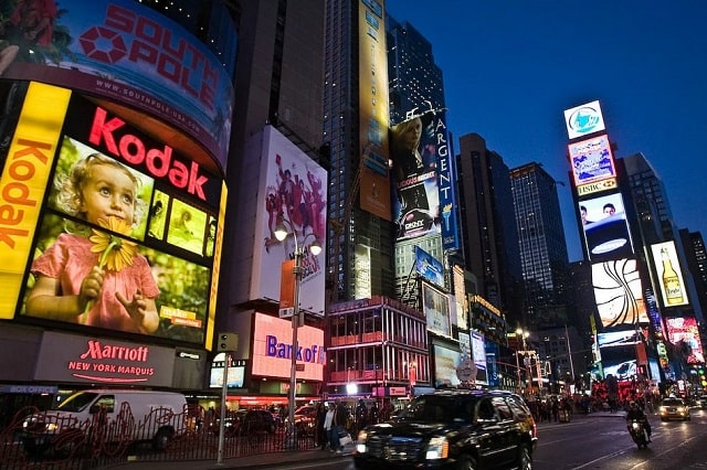 Зовнішня LED реклама: види та особливості, головні правила застосування - фото4 Зовнішня LED реклама: види та особливості, головні правила застосування - фото4