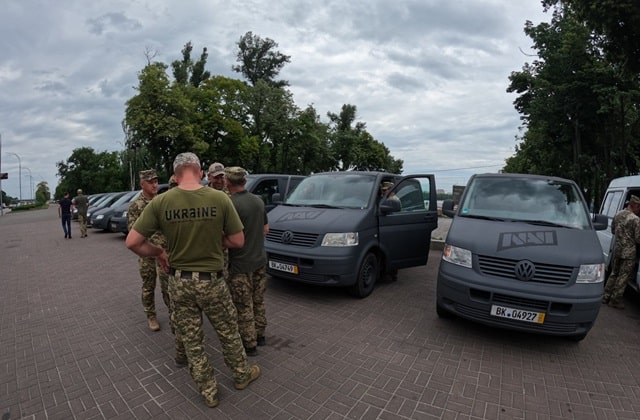 Фонд MK Foundation передав 100 фургонів для посилення операцій прикордонників на передовій - фото1
