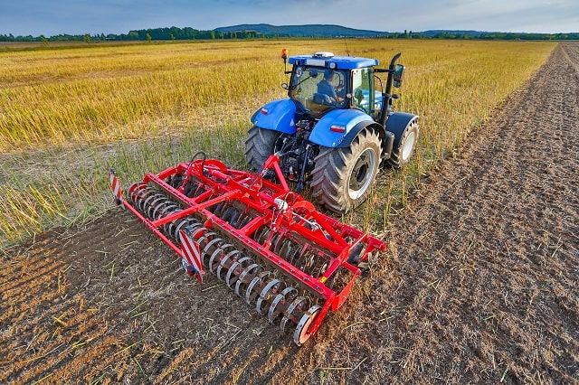 Механічний обробіток ґрунту в полі: види та особливості, коли і навіщо застосовується - Дискування