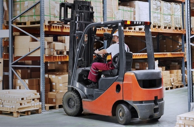 Погрузчик вилочный: виды, характеристики, назначение - фото1