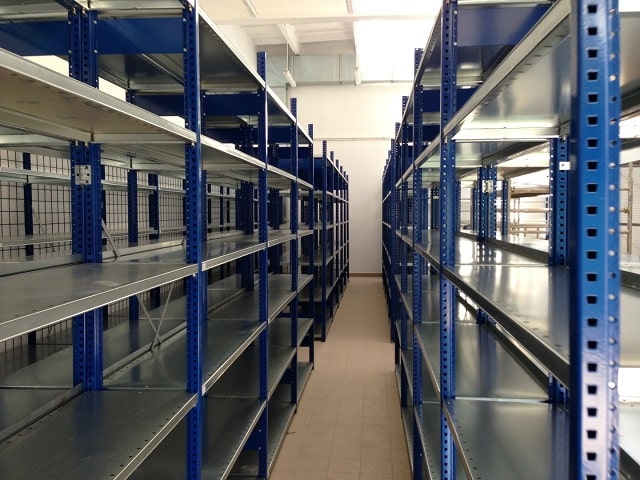 Стеллажи для склада: виды и особенности - Полочные