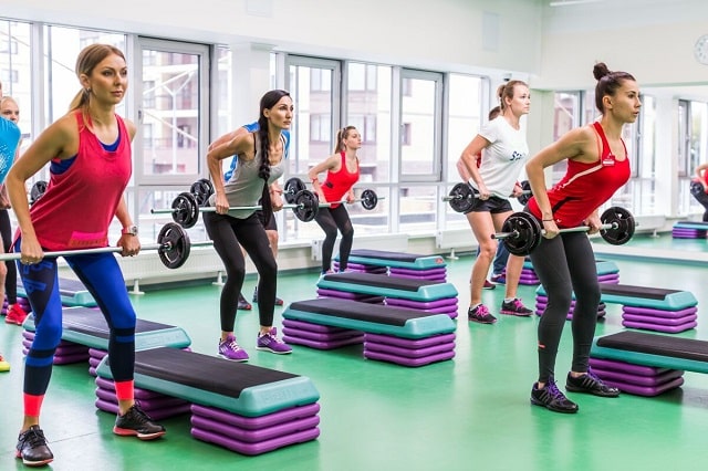 Что одеть на фитнес девушке новичку: полезные советы - фото5