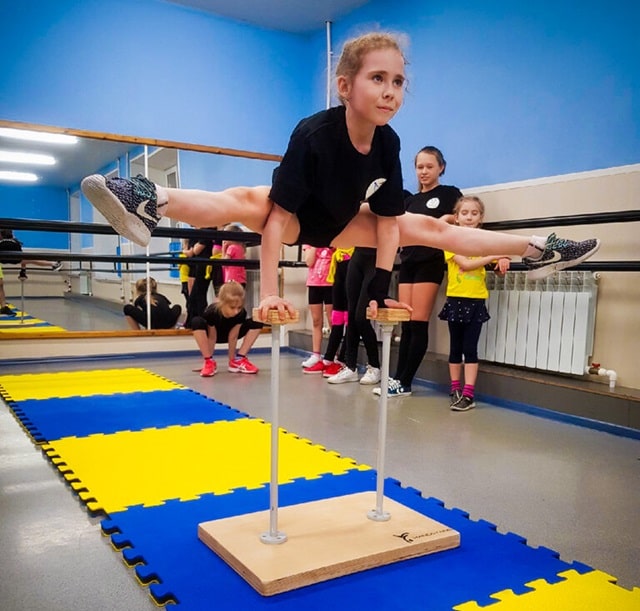 Эквилибристика: как начать заниматься, что делают на тренировках и какой инвентарь используется - фото4