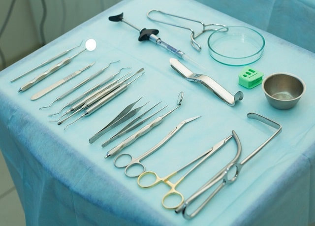 Какие инструменты использует стоматолог хирург: виды, особенности, назначение - фото1