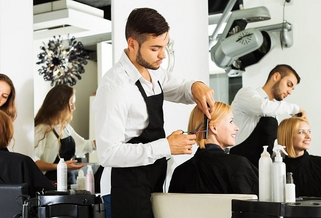 Більше, ніж просто стрижка: що повинен знати і вміти сучасний перукар - фото1 Більше, ніж просто стрижка: що повинен знати і вміти сучасний перукар - фото1
