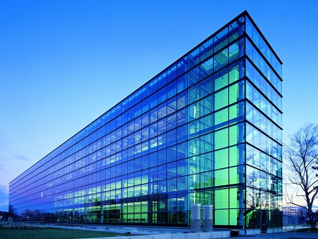 Алюминиевый профиль или пластиковый: что лучше для остекления фасада - фото1 Алюминиевый профиль или пластиковый: что лучше для остекления фасада - фото1