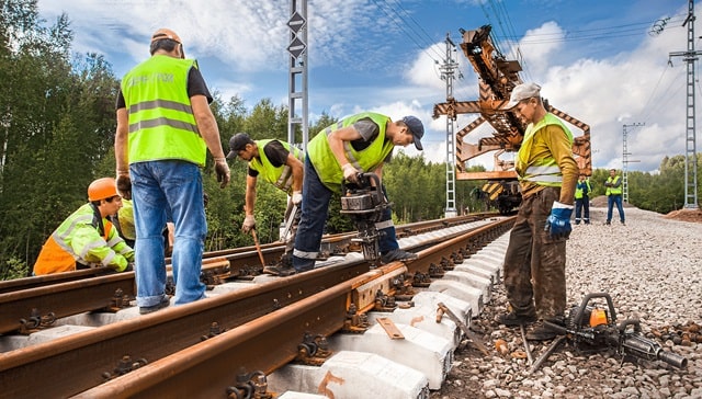 Укладка железнодорожного пути: как это делается, какой инструмент и оборудование используется - фото3