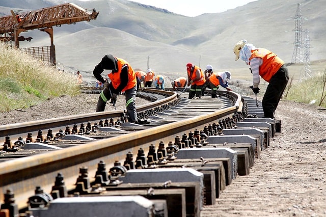 Укладка железнодорожного пути: как это делается, какой инструмент и оборудование используется - фото4