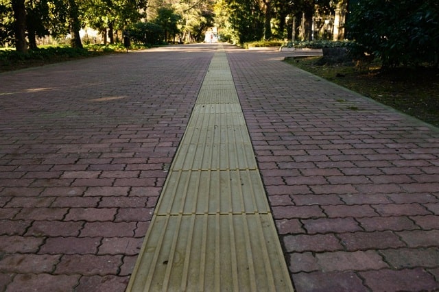 Тротуарная плитка: виды, плюсы и минусы, как выбрать - фото1 Тротуарная плитка: виды, плюсы и минусы, как выбрать - фото1