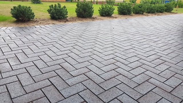 Тротуарная плитка: виды, плюсы и минусы, как выбрать - фото2 Тротуарная плитка: виды, плюсы и минусы, как выбрать - фото2