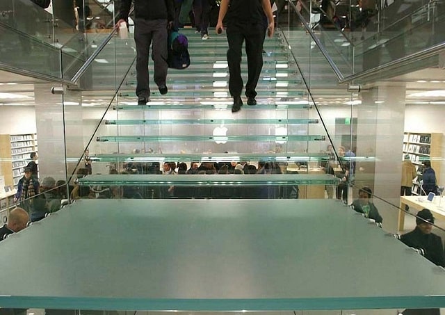 Закаленное стекло: что это такое, как разбивается, чем отличается от обычного - фото4 Закаленное стекло: что это такое, как разбивается, чем отличается от обычного - фото4