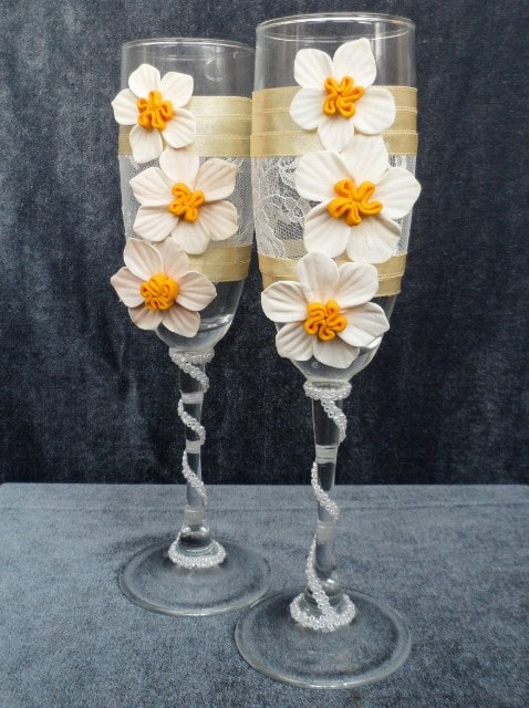 Свадебные бокалы своими руками: идеи по украшению - фото1