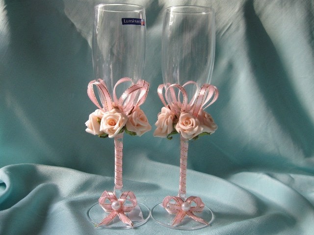 Свадебные бокалы своими руками: идеи по украшению - фото8