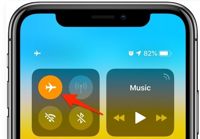 Заряжайте телефон в авиарежиме - фото
