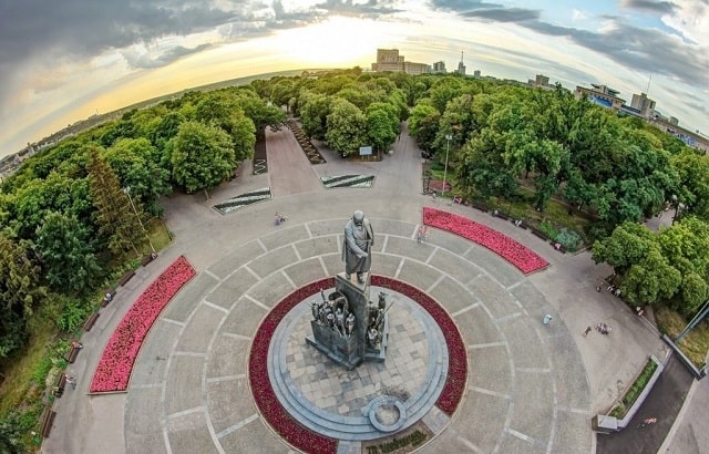 Главные парки и места отдыха Харькова: где обязательно стоит побывать - Городской сад имени Тараса Шевченко Главные парки и места отдыха Харькова: где обязательно стоит побывать - Городской сад имени Тараса Шевченко