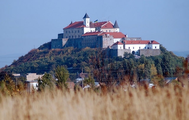 Отдых в Закарпатье: достопримечательности, что посмотреть, где побывать - Замок Паланок в городе Мукачево Отдых в Закарпатье: достопримечательности, что посмотреть, где побывать - Замок Паланок в городе Мукачево